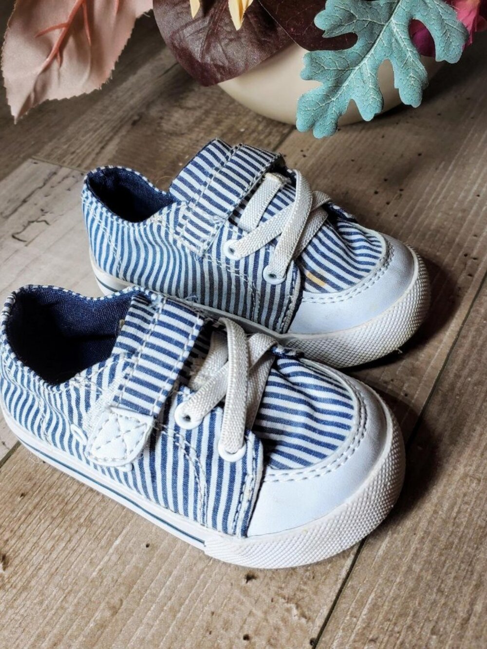 Circo Size 5 Baby Shoes Blue and White Striped Closure Non-Marking GUC - Picture 7 of 12